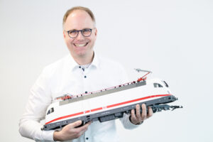 Mehr über den Artikel erfahren Lars Schnieder im Interview: Planung und Zusammenarbeit im Bahnsektor